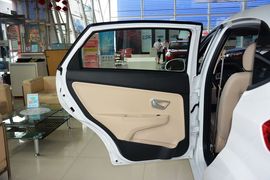 2015款奇瑞风云2两厢1.5L手动新锐版