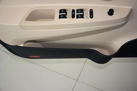 2015款奇瑞风云2两厢1.5L手动新锐版