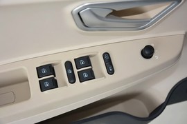 2015款奇瑞风云2两厢1.5L手动新锐版