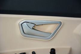 2015款奇瑞风云2两厢1.5L手动新锐版