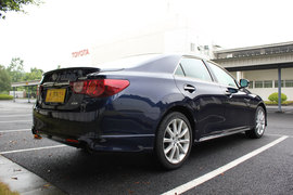 2010款一汽丰田锐志2.5V风尚菁英版