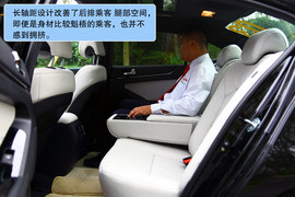 2010款起亚凯尊试驾
