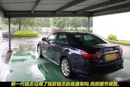 2011款一汽丰田锐志2.5V到店实拍图解