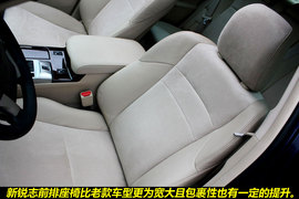 2011款一汽丰田锐志2.5V到店实拍图解