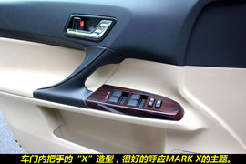 2011款一汽丰田锐志2.5V到店实拍图解