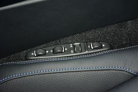 2016款奔驰E200轿跑车