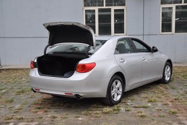 2011款一汽丰田新锐志2.5V风度箐英版