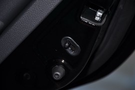 2011款起亚狮跑2.0GLS自动两驱型