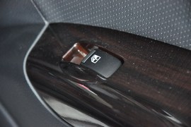 2011款起亚狮跑2.0GLS自动两驱型