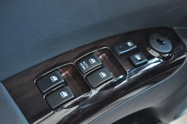 2011款起亚狮跑2.0GLS自动两驱型