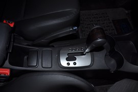 2011款起亚狮跑2.0GLS自动两驱型