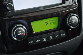 2011款起亚狮跑2.0GLS自动两驱型