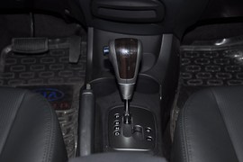 2011款起亚狮跑2.0GLS自动两驱型