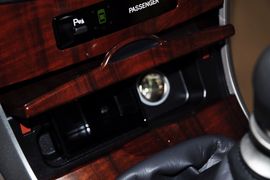 2011款一汽丰田卡罗拉2.0L