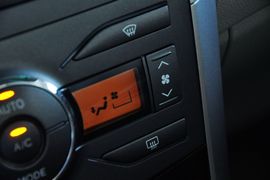 2011款一汽丰田卡罗拉2.0L