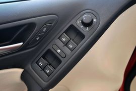 2011款一汽大众高尔夫1.6L自动舒适型