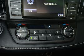 2016款丰田RAV4