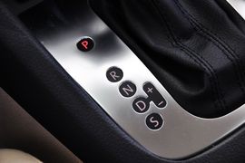 2011款一汽大众高尔夫1.6L自动舒适型