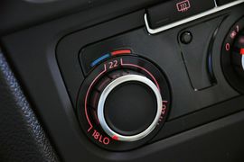 2011款一汽大众高尔夫1.6L自动舒适型