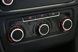 2011款一汽大众高尔夫1.6L自动舒适型