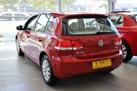 2011款一汽大众高尔夫1.6L自动舒适型