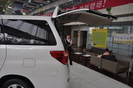 2011款丰田Alphard