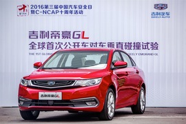 吉利帝豪GL车对车垂直碰撞