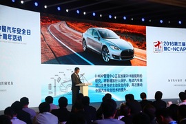 吉利帝豪GL车对车垂直碰撞