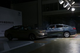 吉利帝豪GL车对车垂直碰撞