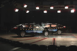 吉利帝豪GL车对车垂直碰撞