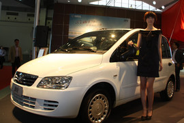 2010年众泰朗悦上市发布会现场