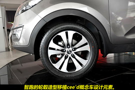 东风悦达起亚智跑2.4L自动四驱到店图解