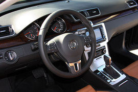 2011款帕萨特B7海外试驾实拍