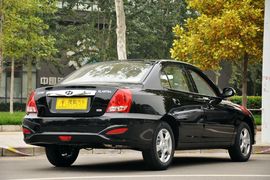 2011款北京现代伊兰特1.6L手动舒适天窗型