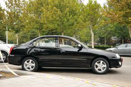 2011款北京现代伊兰特1.6L手动舒适天窗型