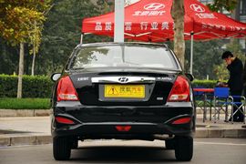 2011款北京现代伊兰特1.6L手动舒适天窗型