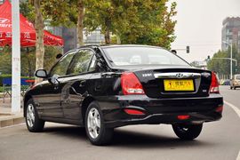 2011款北京现代伊兰特1.6L手动舒适天窗型