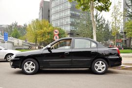 2011款北京现代伊兰特1.6L手动舒适天窗型