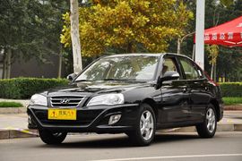 2011款北京现代伊兰特1.6L手动舒适天窗型