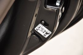 2011款北京现代伊兰特1.6L手动舒适天窗型