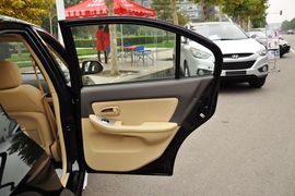 2011款北京现代伊兰特1.6L手动舒适天窗型