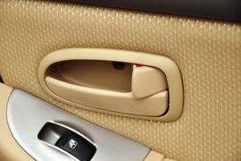 2011款北京现代伊兰特1.6L手动舒适天窗型