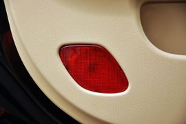 2011款北京现代伊兰特1.6L手动舒适天窗型