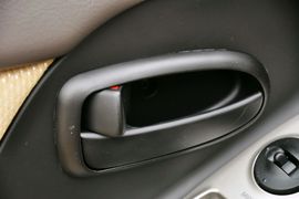 2011款北京现代伊兰特1.6L手动舒适天窗型