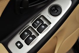 2011款北京现代伊兰特1.6L手动舒适天窗型