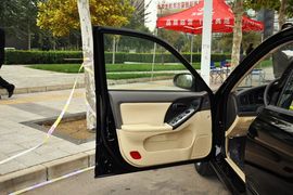 2011款北京现代伊兰特1.6L手动舒适天窗型