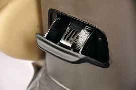 2011款北京现代伊兰特1.6L手动舒适天窗型