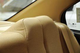 2011款北京现代伊兰特1.6L手动舒适天窗型