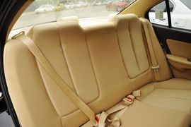 2011款北京现代伊兰特1.6L手动舒适天窗型