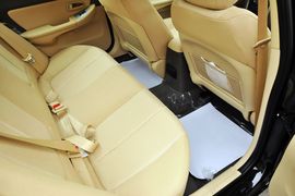 2011款北京现代伊兰特1.6L手动舒适天窗型